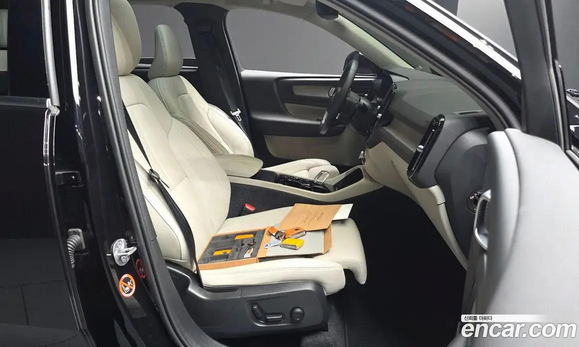 Volvo XC40 2025 2.0 автомат (гидро), фото 16