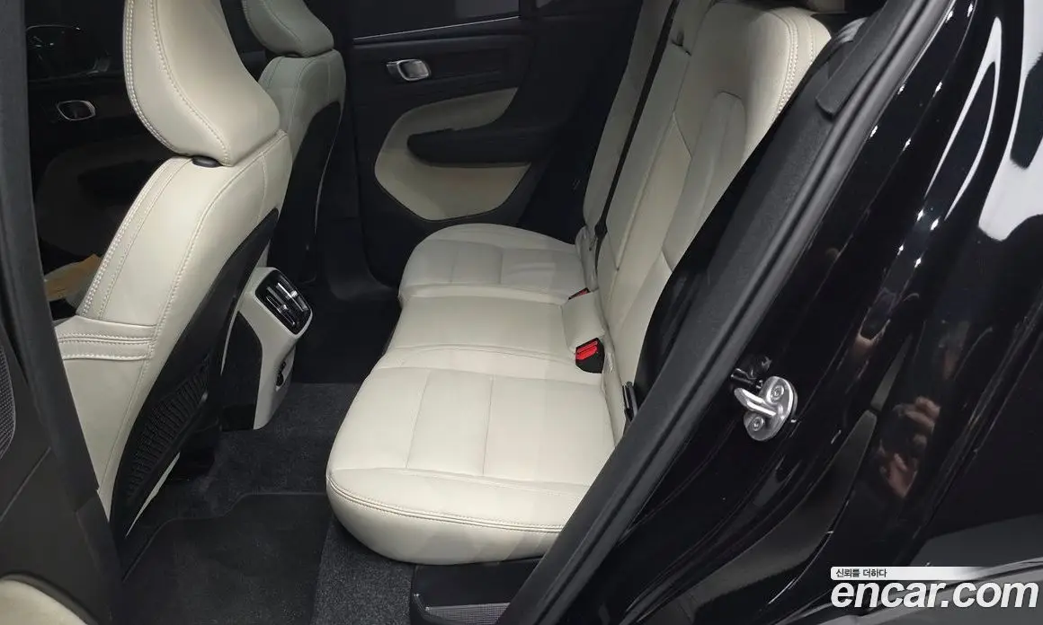 Volvo XC40 2025 2.0 автомат (гидро), фото 18