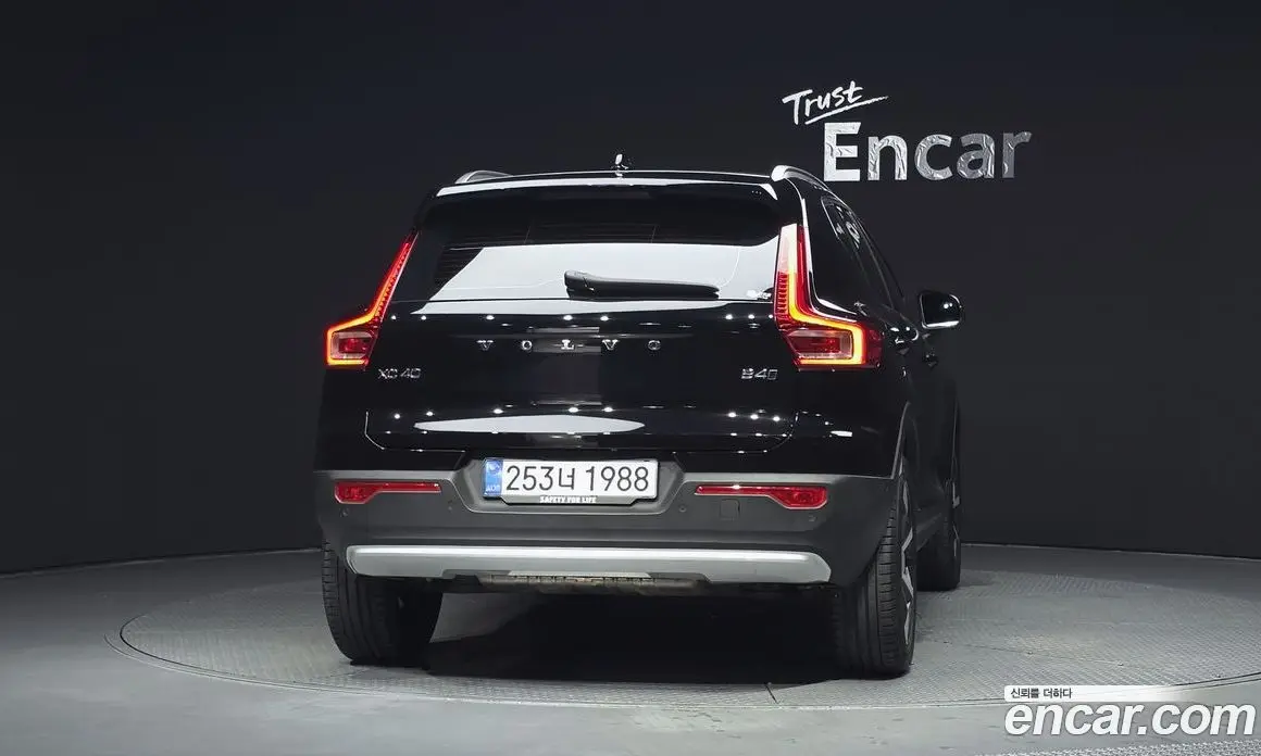 Volvo XC40 2025 2.0 автомат (гидро), фото 4