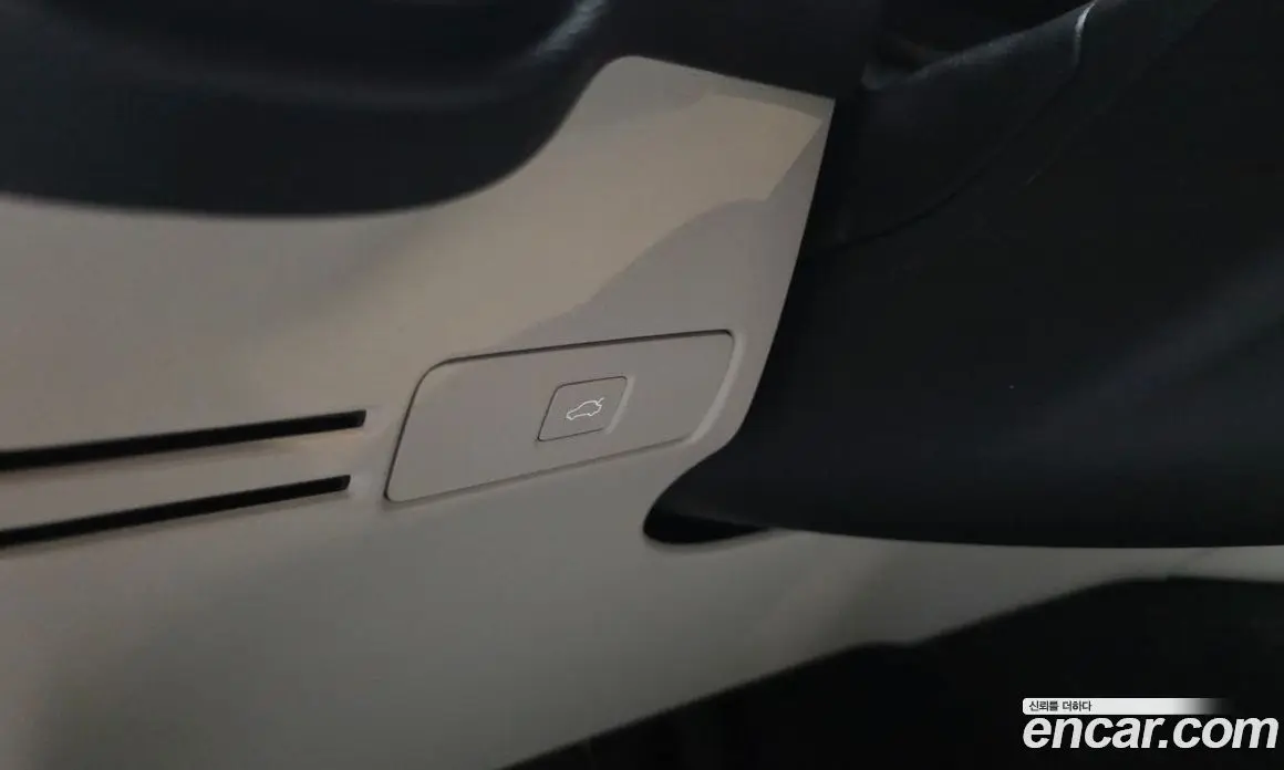 Volvo XC40 2025 2.0 автомат (гидро), фото 31