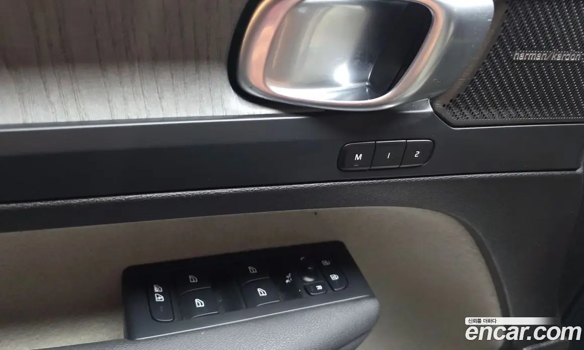 Volvo XC40 2025 2.0 автомат (гидро), фото 32