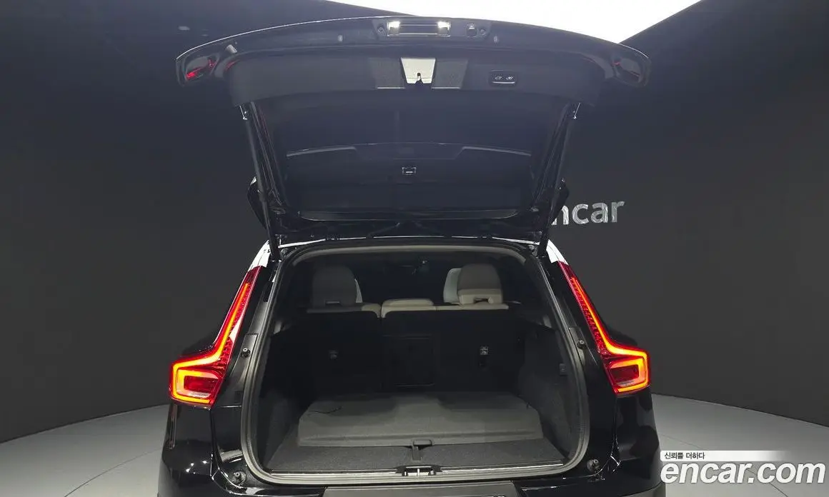 Volvo XC40 2025 2.0 автомат (гидро), фото 33
