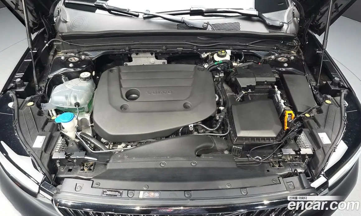 Volvo XC40 2025 2.0 автомат (гидро), фото 6