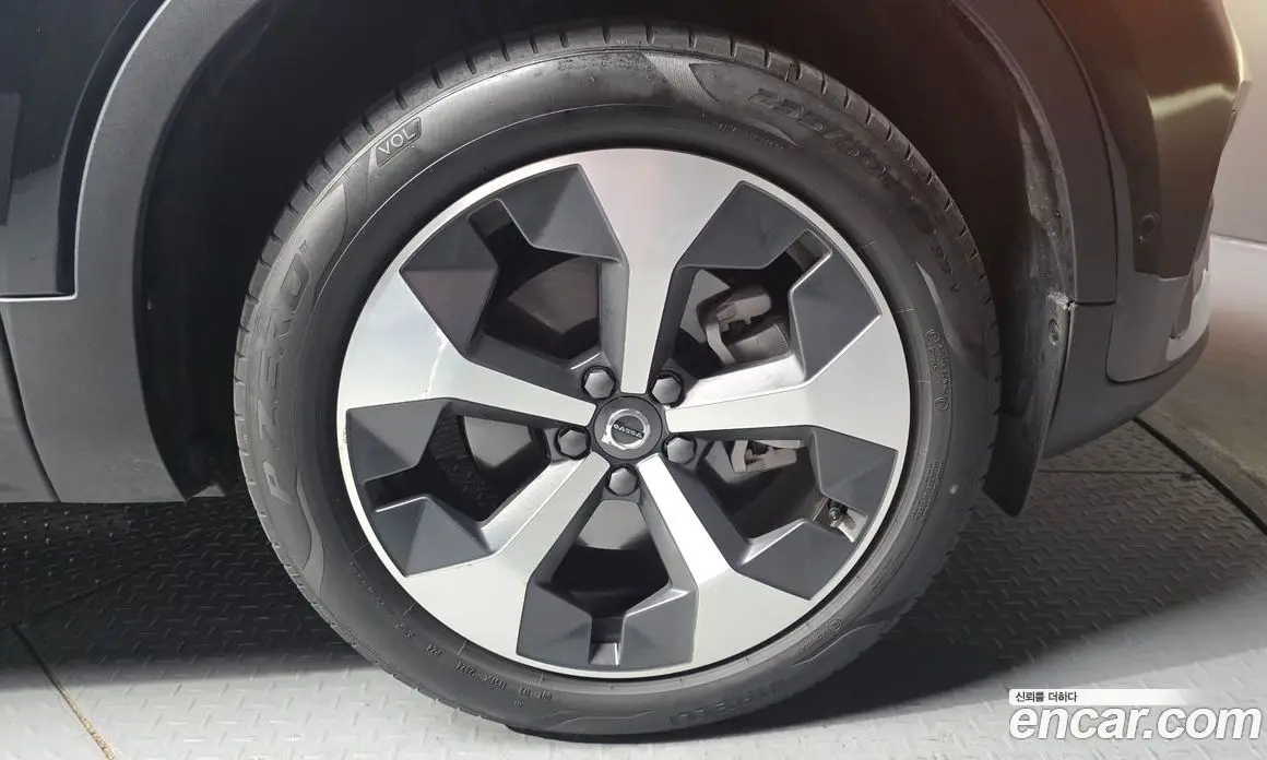 Volvo XC40 2025 2.0 автомат (гидро), фото 7