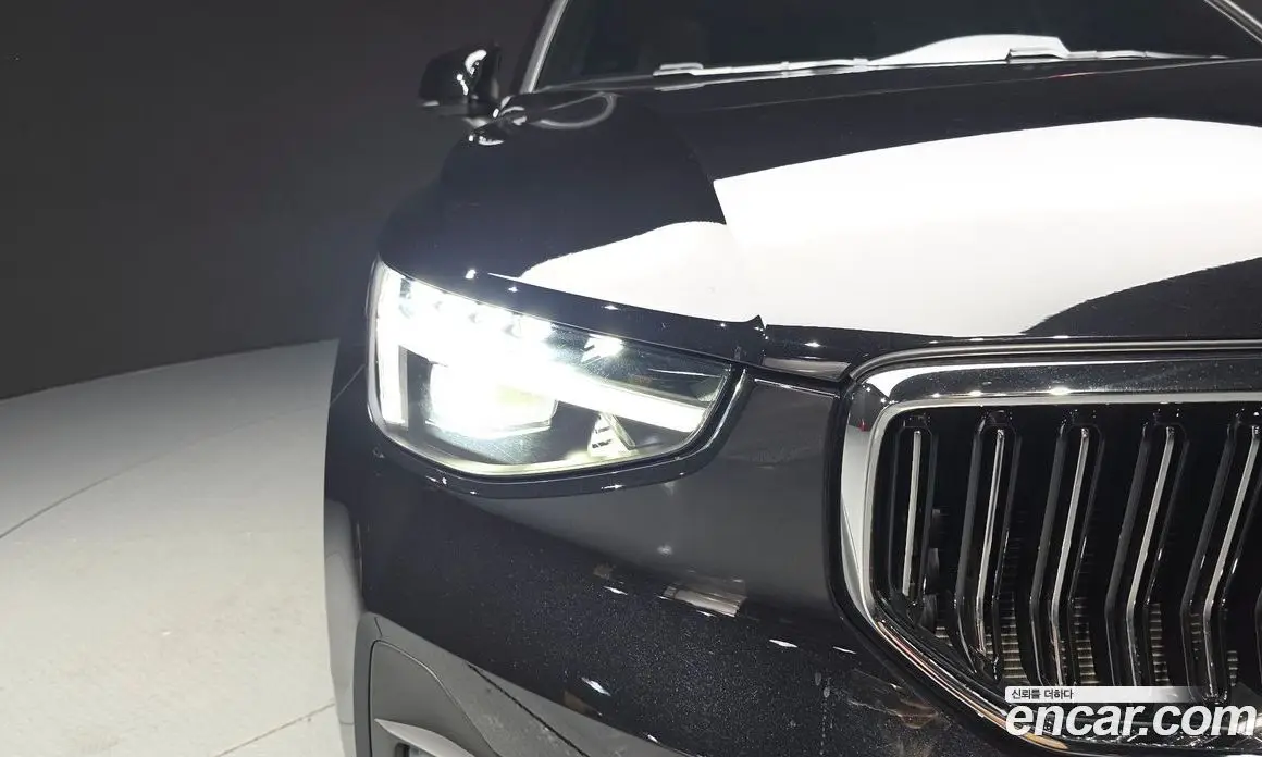 Volvo XC40 2025 2.0 автомат (гидро), фото 8