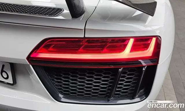Audi R8 2017 5.2 автомат (гидро), миниатюра 9