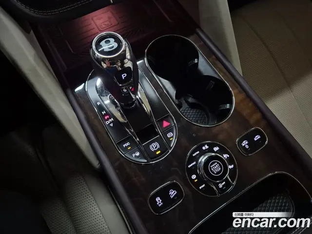 Bentley Bentayga 2023 4.0 автомат (гидро), миниатюра 11