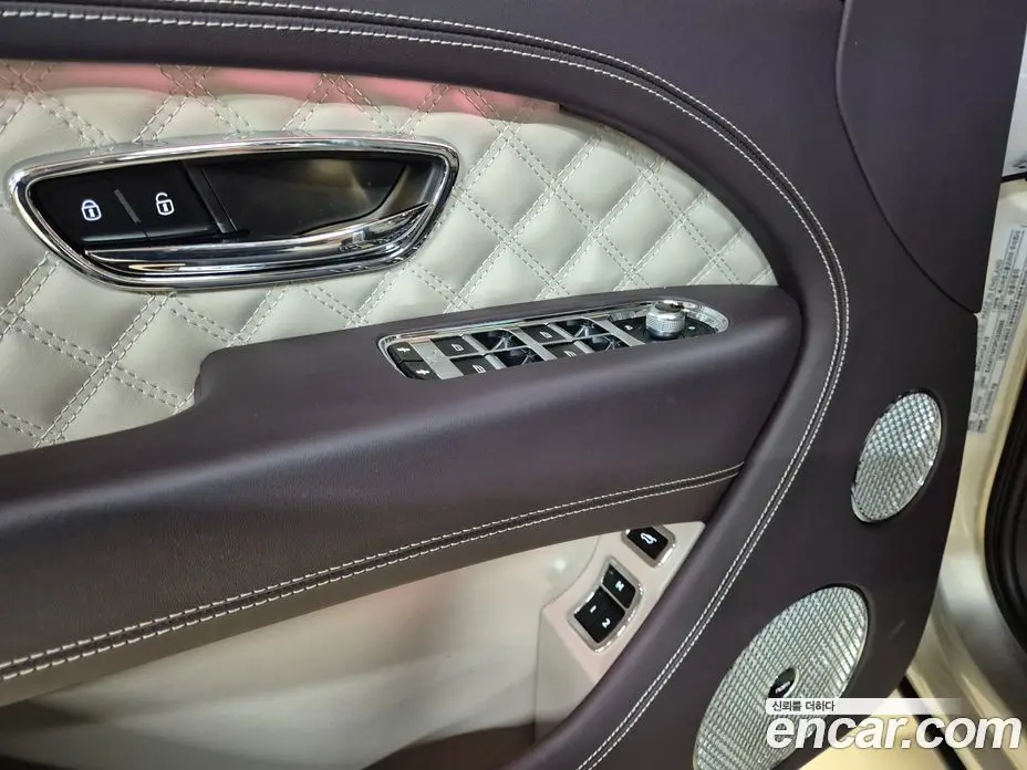 Bentley Bentayga 2023 4.0 автомат (гидро), фото 14
