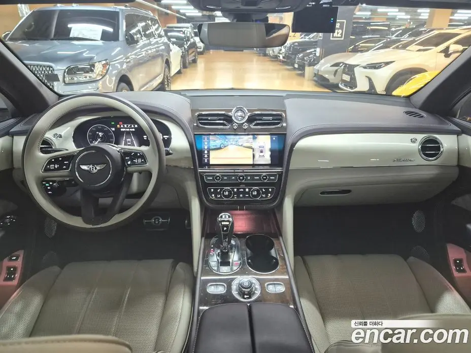 Bentley Bentayga 2023 4.0 автомат (гидро), фото 5