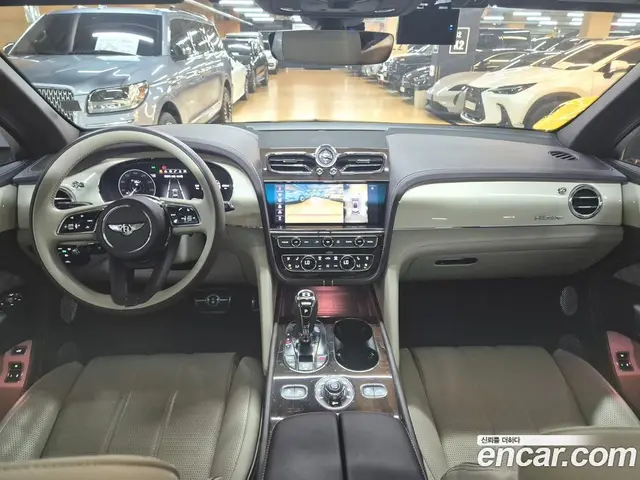 Bentley Bentayga 2023 4.0 автомат (гидро), миниатюра 5