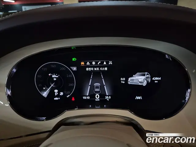 Bentley Bentayga 2023 4.0 автомат (гидро), миниатюра 6