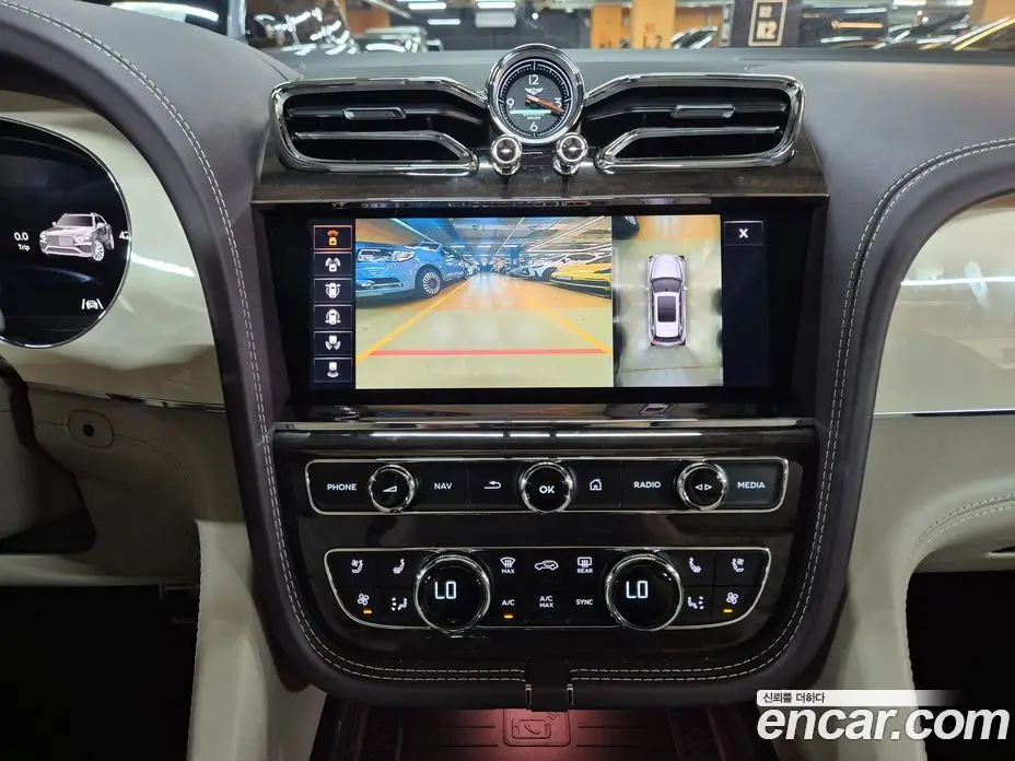 Bentley Bentayga 2023 4.0 автомат (гидро), фото 10