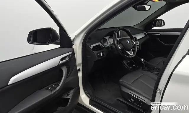 BMW X1 2018 2.0 автомат (гидро), миниатюра 12