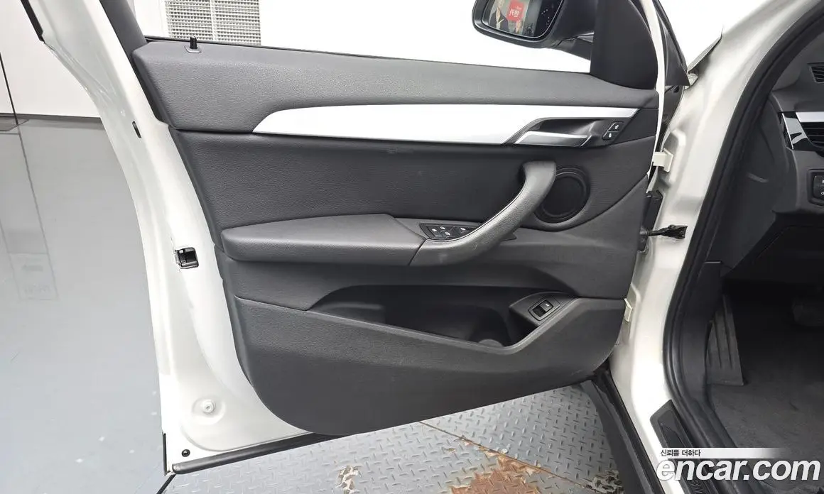 BMW X1 2018 2.0 автомат (гидро), фото 13