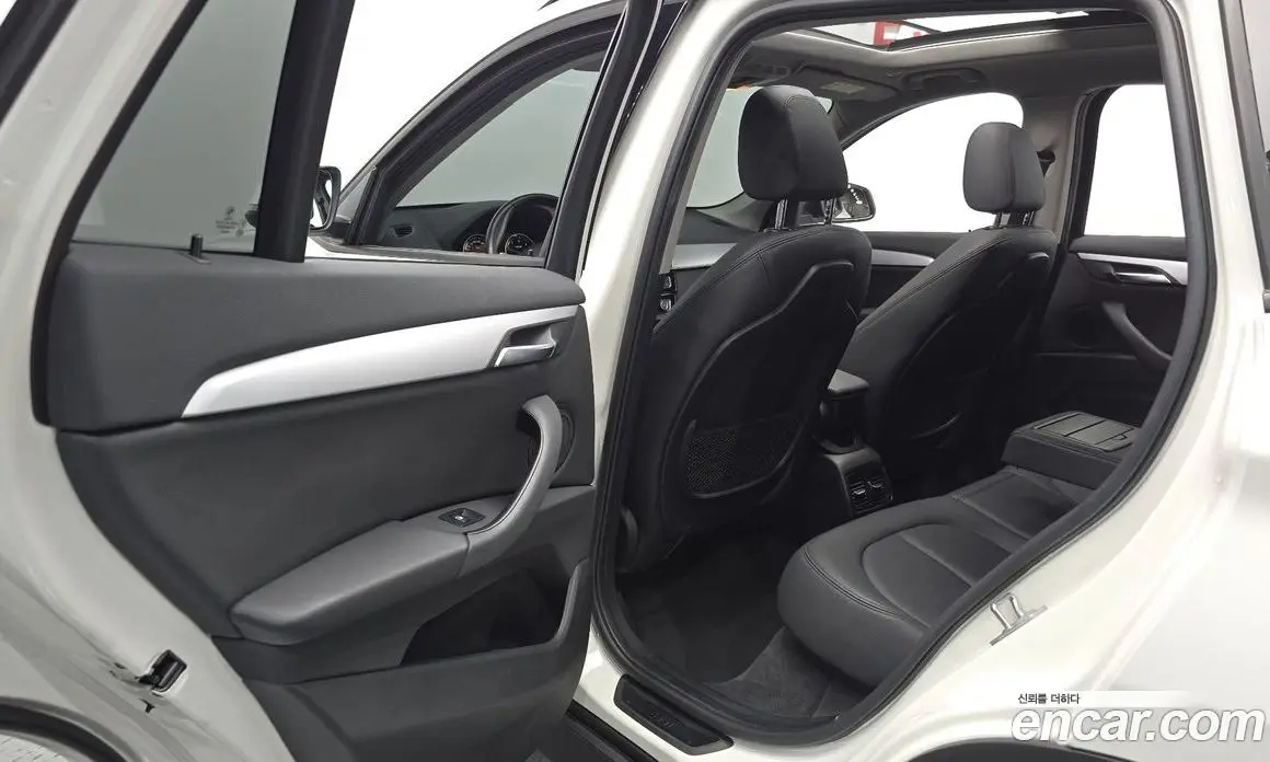 BMW X1 2018 2.0 автомат (гидро), фото 15