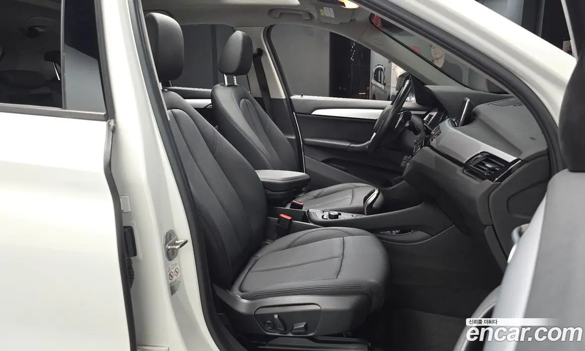 BMW X1 2018 2.0 автомат (гидро), фото 16