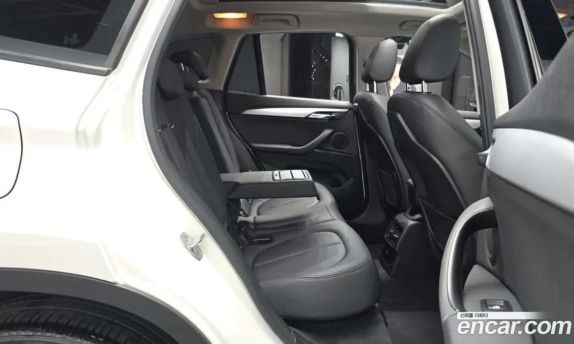 BMW X1 2018 2.0 автомат (гидро), фото 17