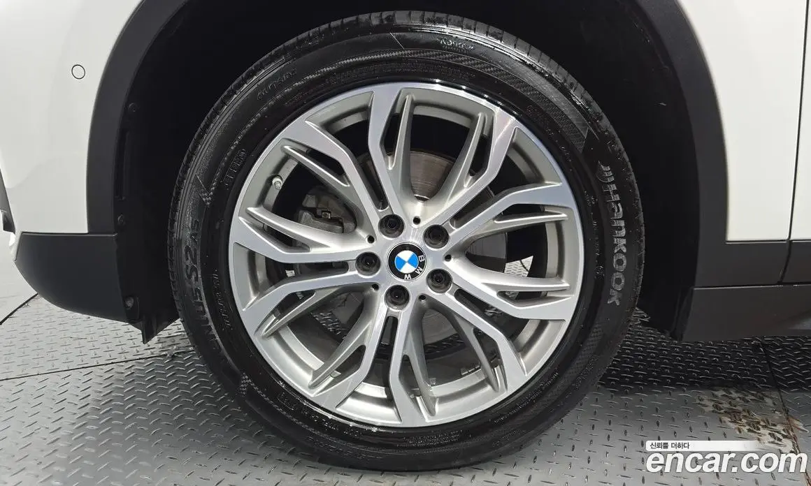 BMW X1 2018 2.0 автомат (гидро), фото 4