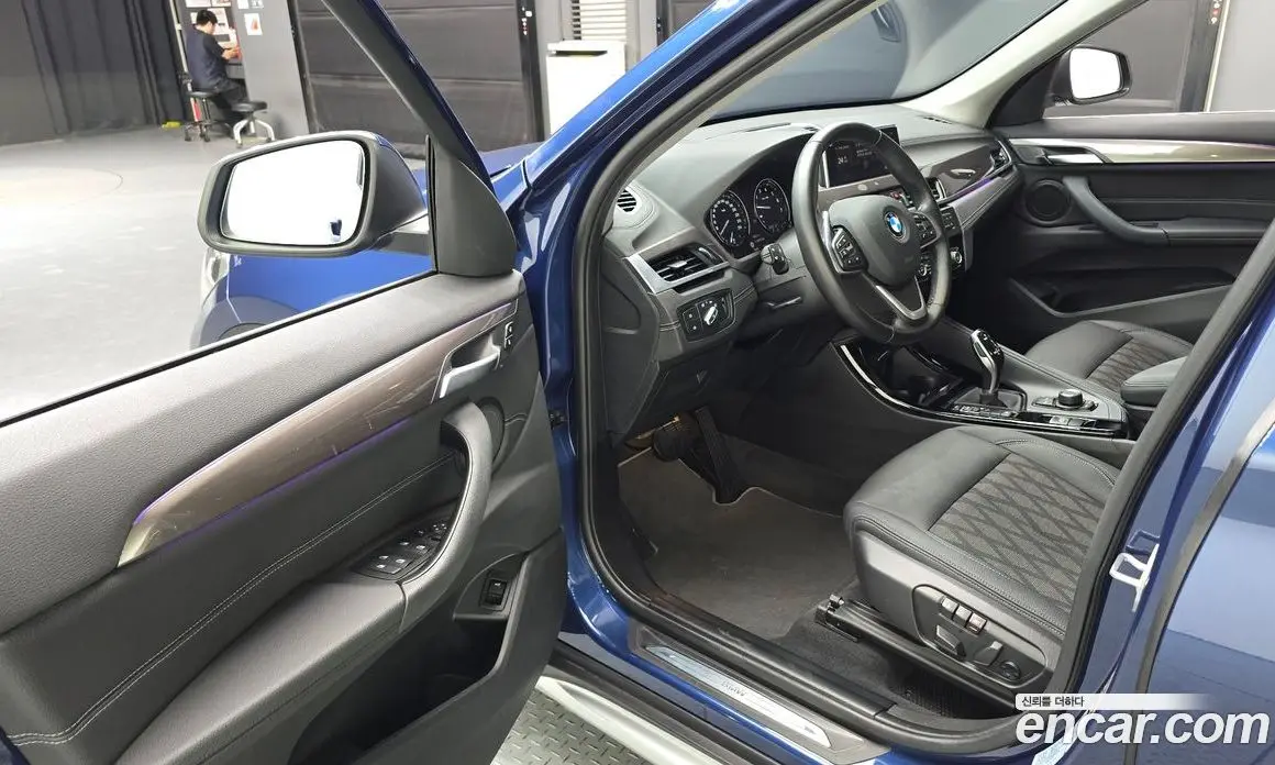 BMW X1 2020 2.0 автомат (гидро), фото 13
