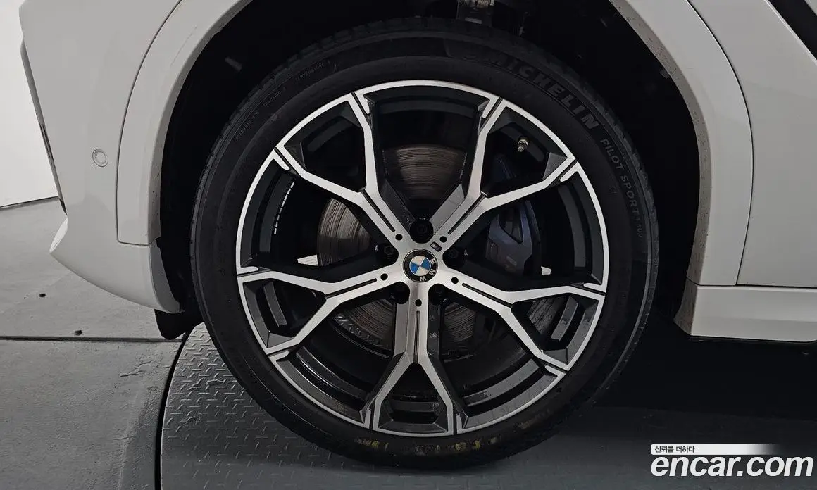 BMW X6 2022 3.0 автомат (гидро), фото 4
