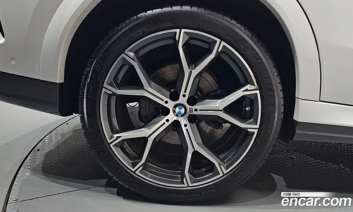 BMW X6 2022 3.0 автомат (гидро), фото 6