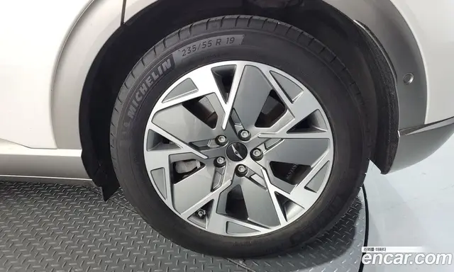 Genesis GV60 2022 0.1 автомат (гидро), миниатюра 7