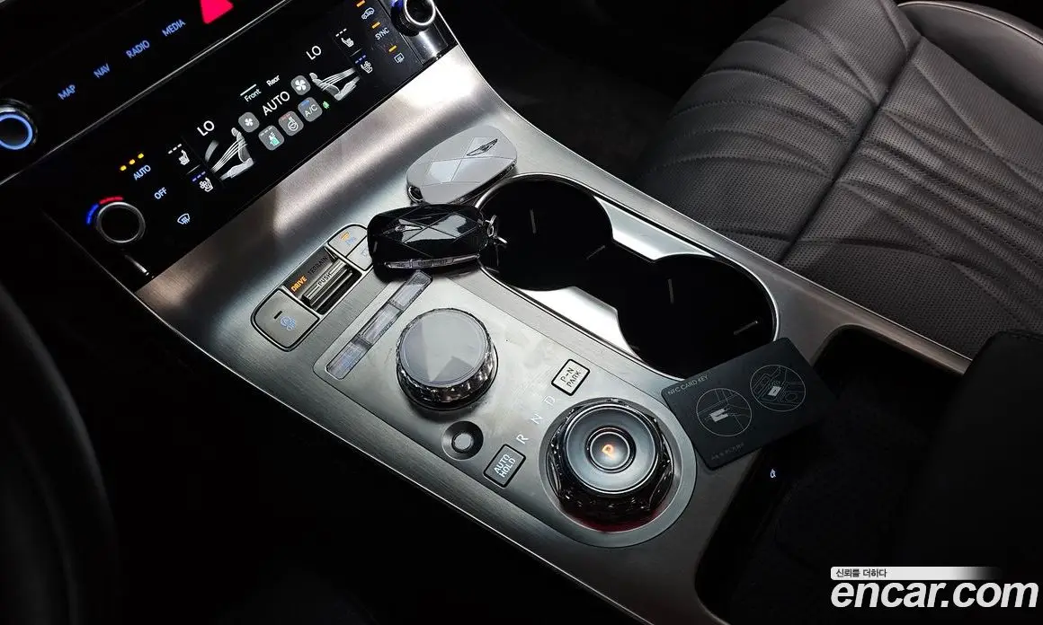 Genesis GV70 2024 2.5 автомат (гидро), фото 11