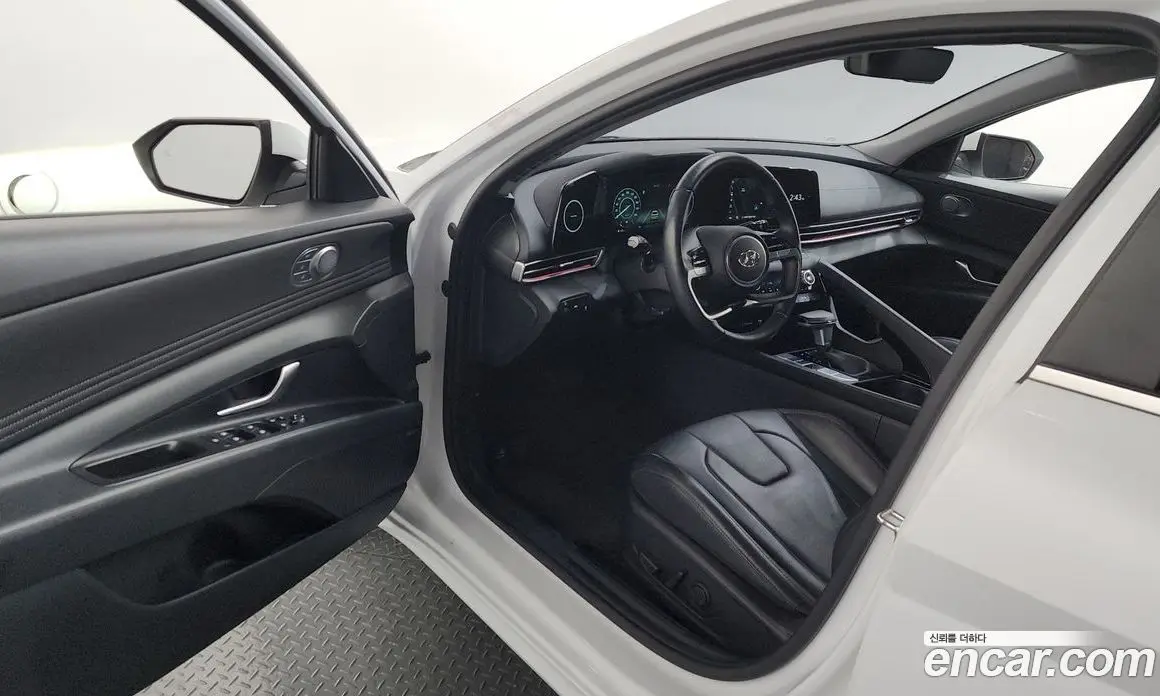 Hyundai Avante 2022 1.6 автомат (гидро), фото 13