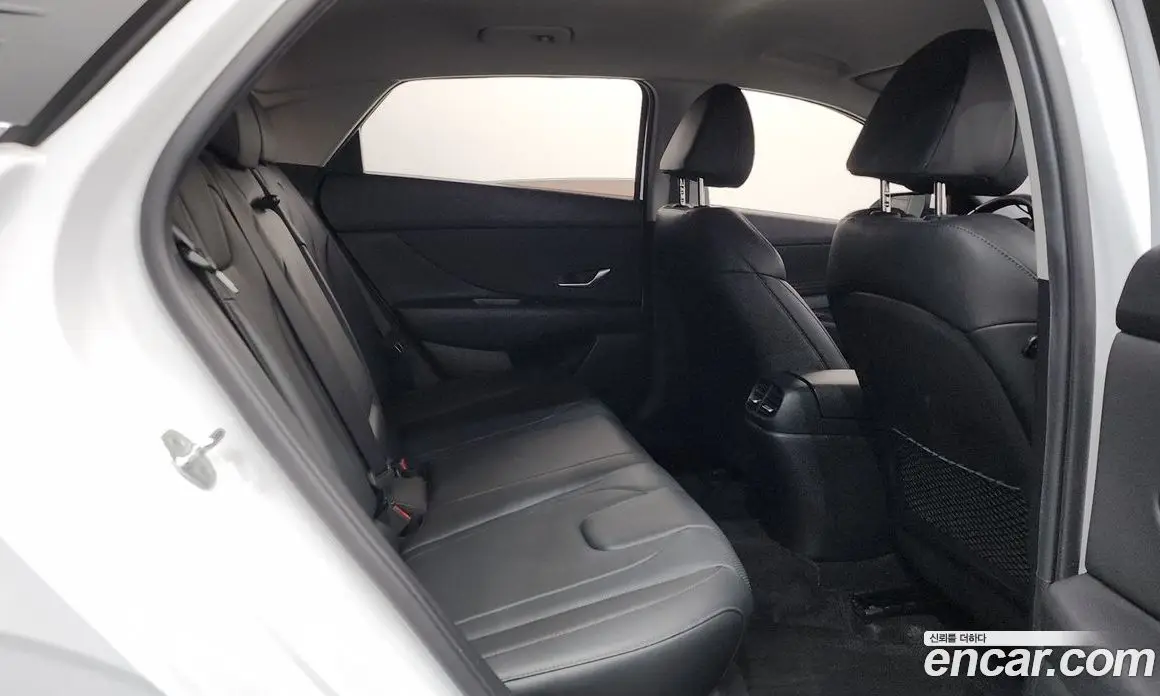 Hyundai Avante 2022 1.6 автомат (гидро), фото 17