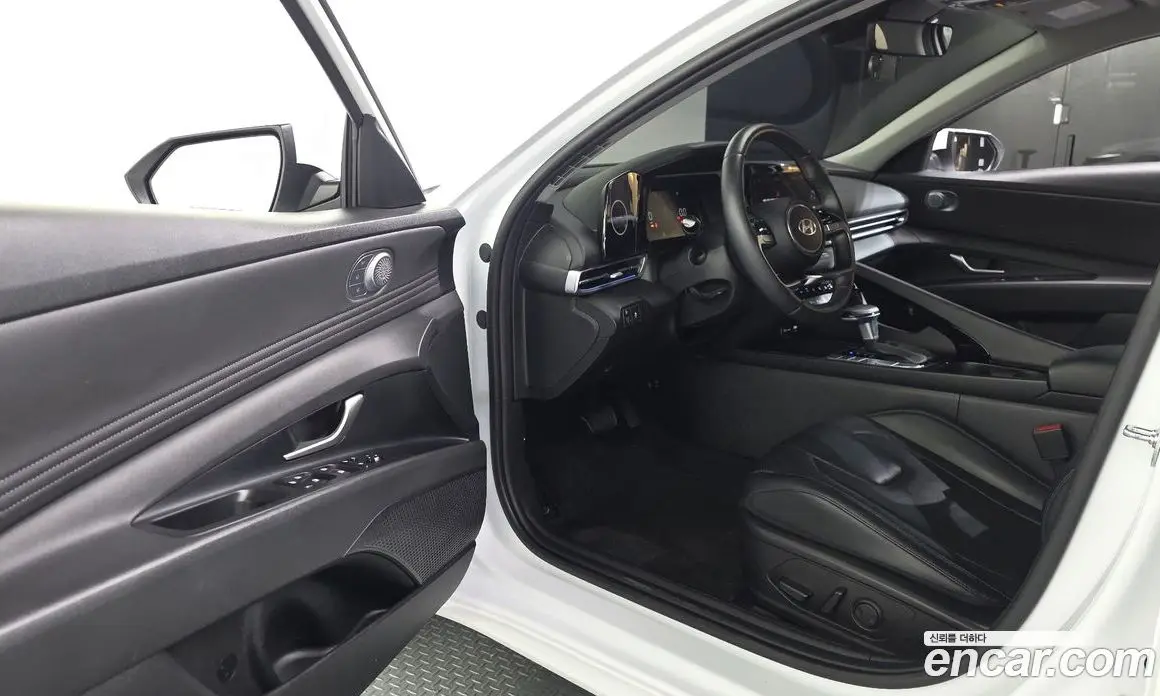 Hyundai Avante 2024 1.6 автомат (гидро), фото 13