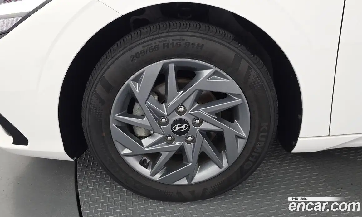 Hyundai Avante 2024 1.6 автомат (гидро), фото 5