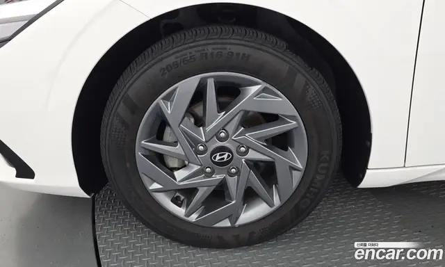 Hyundai Avante 2024 1.6 автомат (гидро), миниатюра 5