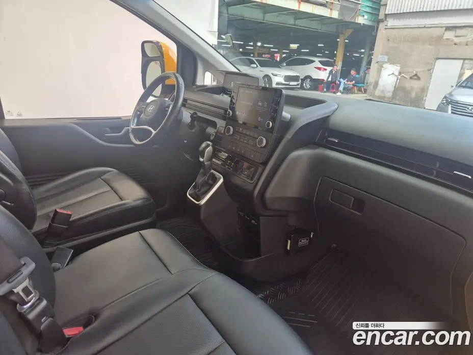 Hyundai Staria 2022 3.5 автомат (гидро), фото 12