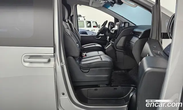 Hyundai Staria 2023 3.5 автомат (гидро), миниатюра 11