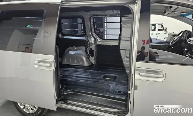 Hyundai Staria 2023 3.5 автомат (гидро), миниатюра 12