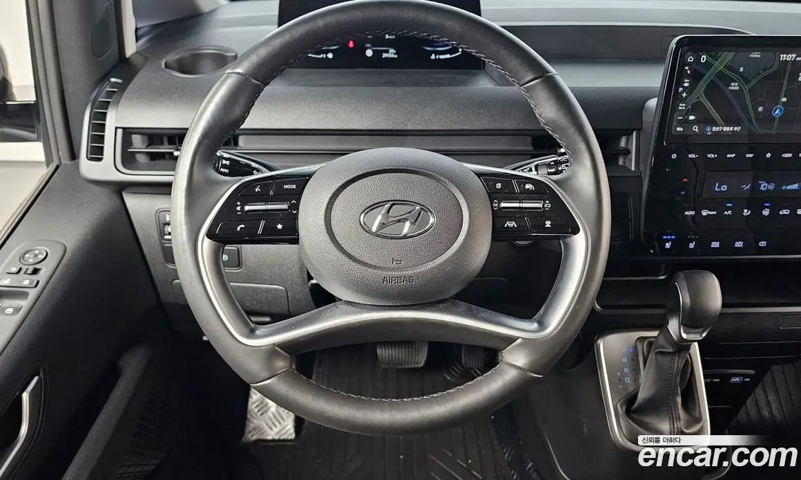 Hyundai Staria 2023 3.5 автомат (гидро), фото 13