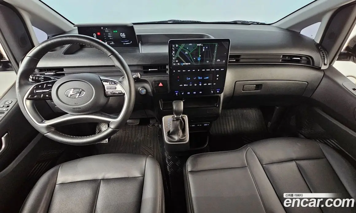 Hyundai Staria 2023 3.5 автомат (гидро), фото 7