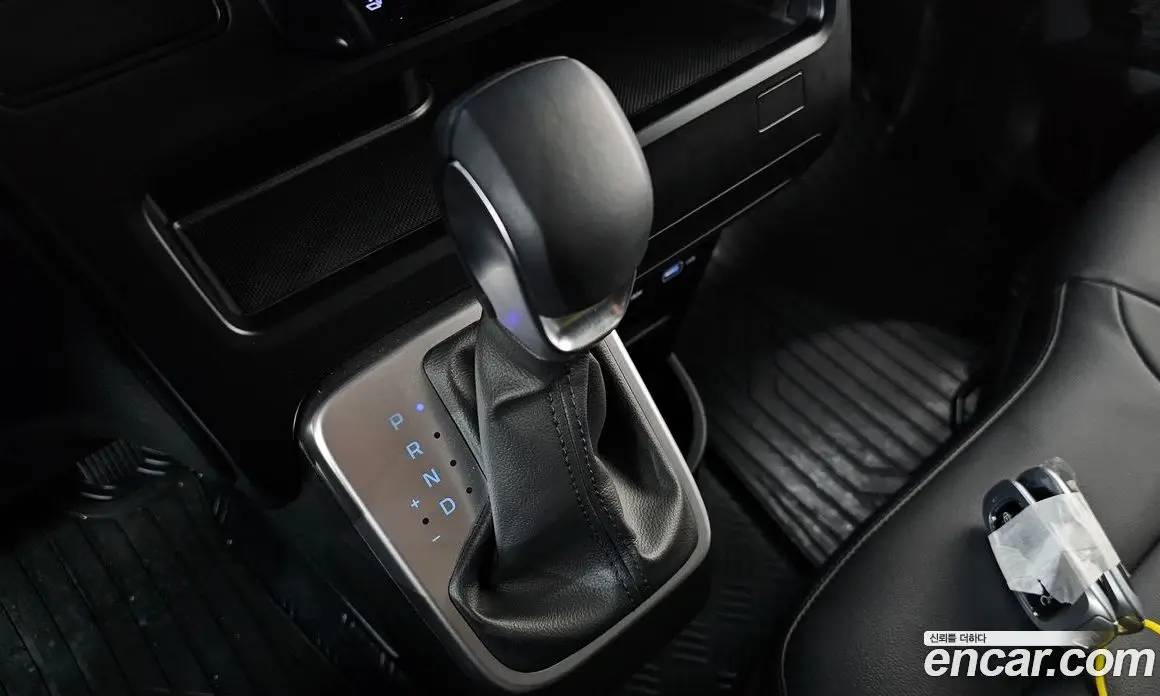 Hyundai Staria 2023 3.5 автомат (гидро), фото 9