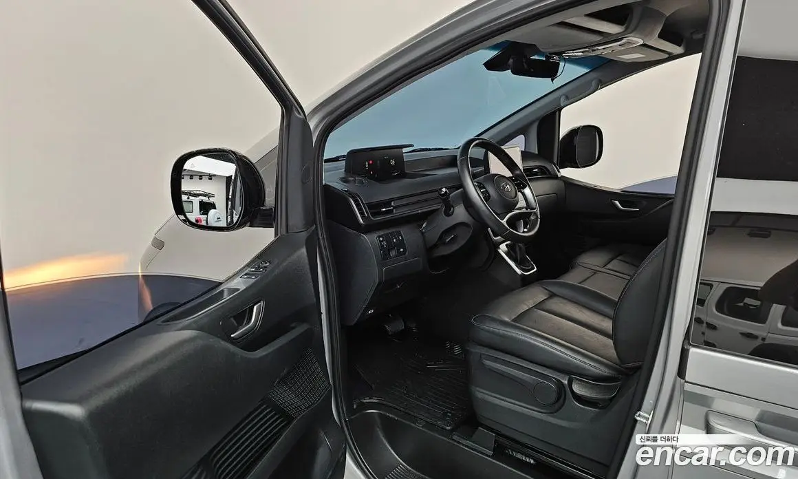 Hyundai Staria 2023 3.5 автомат (гидро), фото 10