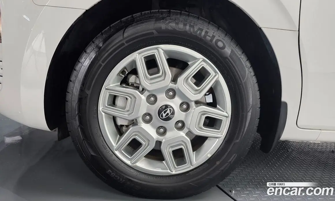 Hyundai Staria 2024 1.6 автомат (гидро), фото 4