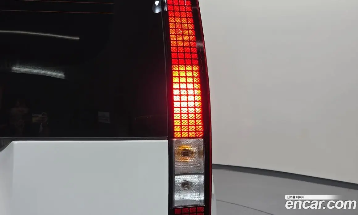 Hyundai Staria 2024 1.6 автомат (гидро), фото 8