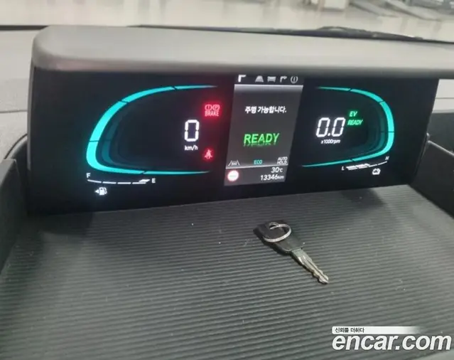 Hyundai Staria 2025 1.6 автомат (гидро), миниатюра 6