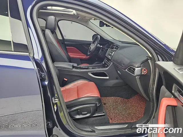 Jaguar F-Pace 2016 2.0 автомат (гидро), миниатюра 11