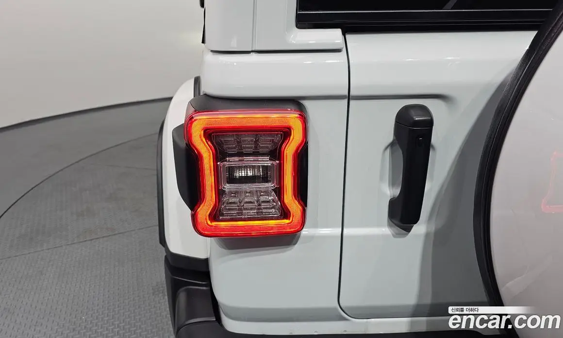 Jeep Wrangler 2021 2.0 автомат (гидро), фото 8