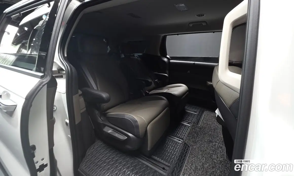 Kia Carnival 2025 1.6 автомат (гидро), фото 18