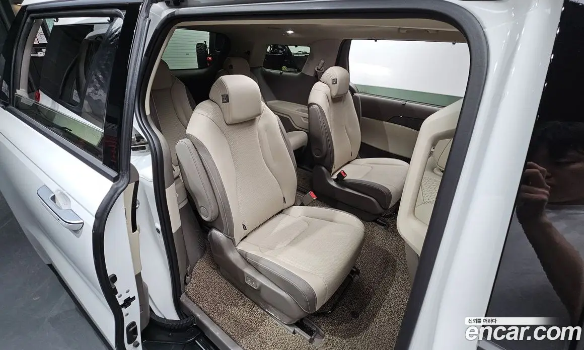 Kia Carnival 2025 1.6 автомат (гидро), фото 17