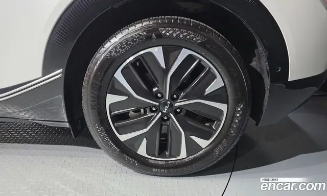 Kia EV6 2024 0.1 автомат (гидро), миниатюра 7
