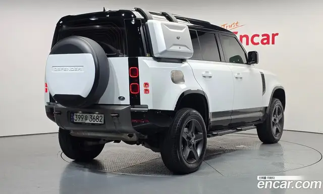 Land Rover Defender 2023 2.0 автомат (гидро), миниатюра 2