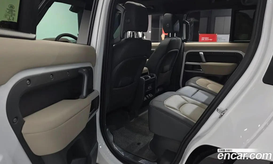 Land Rover Defender 2023 2.0 автомат (гидро), фото 16