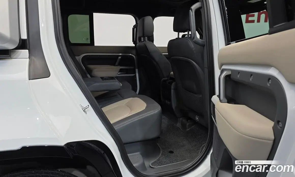 Land Rover Defender 2023 2.0 автомат (гидро), фото 18